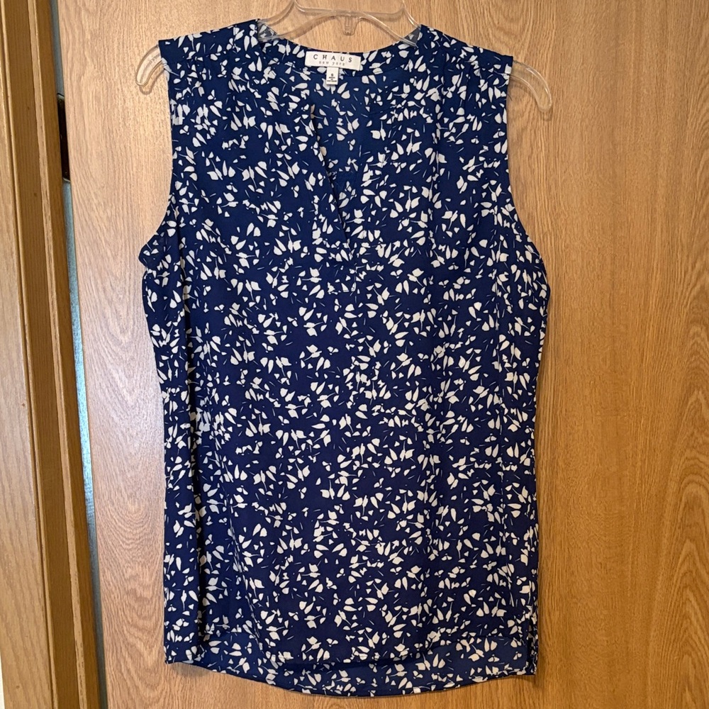 Chaus New York Navy and White Floral Sleeveless Blouse